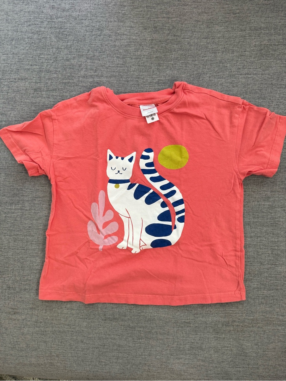 Hanna Andersson Coral Tee with White & Navy Cat Graphic EU 120 Size 6-7